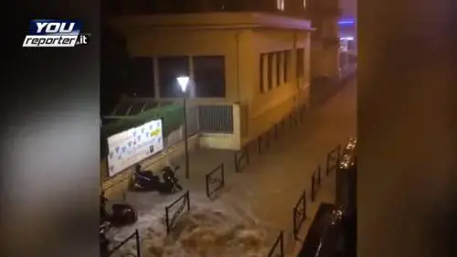 Strade allagate a Cannes