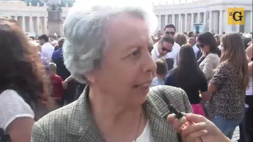 Sinodo, i fedeli in piazza
