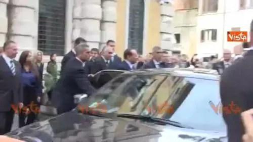 Berlusconi: "Emergenza. Verso non-democrazia"