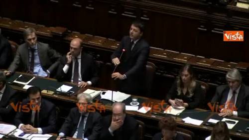 Migranti, Renzi: "Il problema non si risolve ospitandoli in casa"