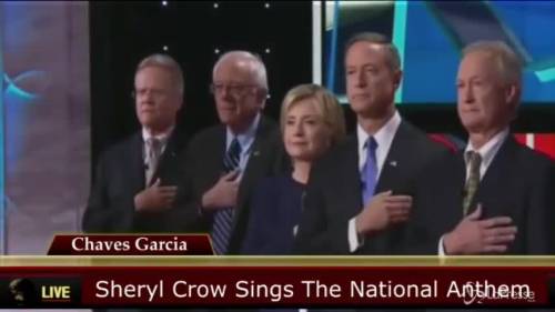 Sheryl Crow canta l'inno prima del dibattito Dem