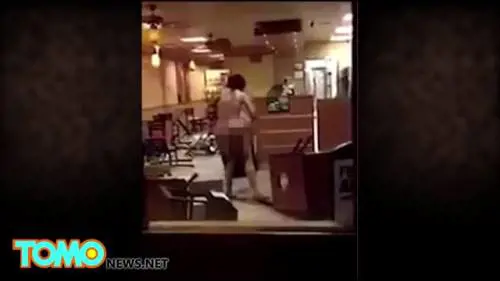 Drogata si spoglia nuda e distrugge il ristorante