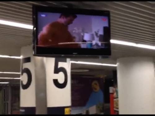Lisbona, video porno in aeroporto