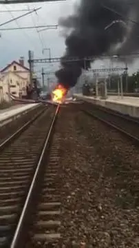 Fiamme sulla ferrovia