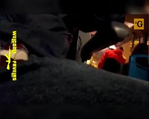 Passeggero ubriaco. L'autista spegne il bus e fa scendere tutti