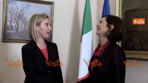 Boldrini e Mogherini scherzano: "Siamo vestite uguale"