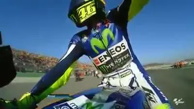 L'applauso dei piloti a Vale