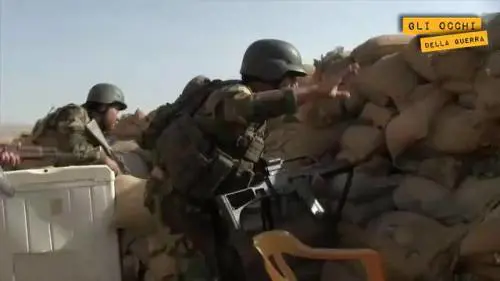 Sul fronte di Sinjar, dove i curdi combattono l'Isis