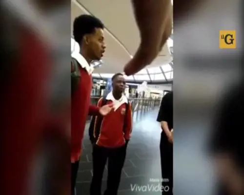 Studenti neri espulsi dall'Apple Store senza motivo