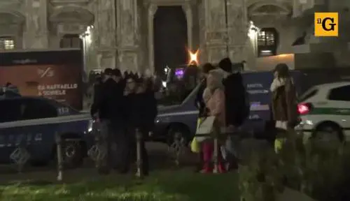 Allarme bomba in piazza Duomo a Milano