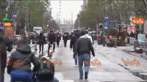 Bruxelles: metro e negozi chiusi