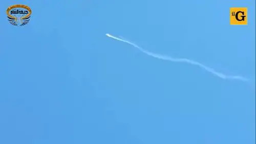 L'aereo russo precipita. Le immagini dei ribelli