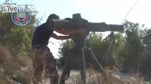 Siria, i ribelli distruggono l'elicottero russo