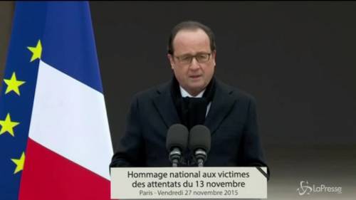 Hollande: distruggeremo i fanatici responsabili degli attentati