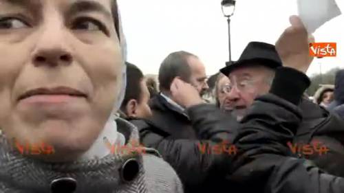 Parigi, tensione tra arabi e francesi alla cerimonia per le vittime