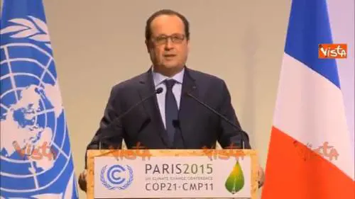 Hollande: "Il riscaldamento climatico è una minaccia peggiore della guerra"