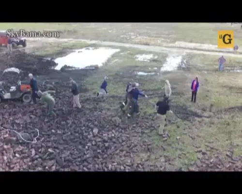 La demolizione non va secondo i piani e il filmato diventa virale