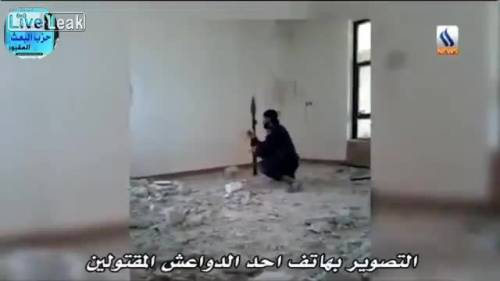 Il terrorista dell'Isis spara con un Rpg ​ma fa una brutta fine
