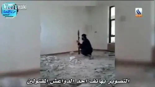 Il terrorista dell'Isis spara con un Rpg ma fa una brutta fine