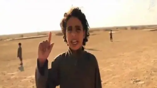 Il macabro gioco dei bimbi dell'Isis