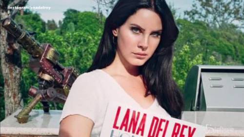 Lana Del Rey derubata di due Jaguar