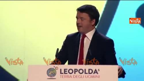 Renzi: "Qui niente bandiere, ma restiamo nel Pd"
