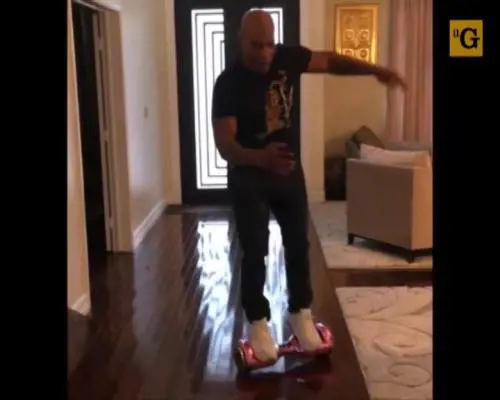 Mike Tyson si rompe di nuovo il "back"