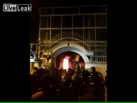 Iran, assalto all'ambasciata saudita