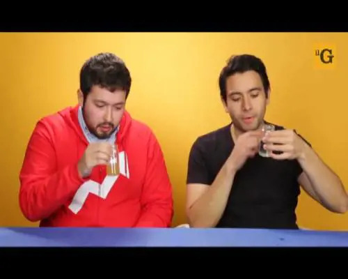 Bevono le proprie urine per diventare virali