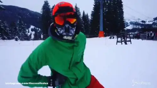 Fedez scherza sugli sci: "Sono Alberto Tomba"