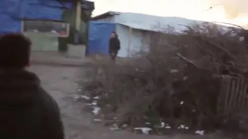 Reporter aggrediti in un campo profughi