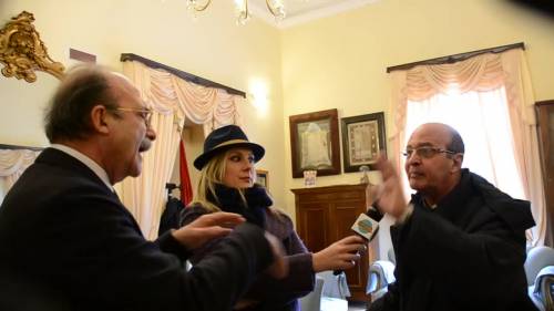 Il prete contro il sindaco: "Aiuta gli stranieri e non gli italiani"