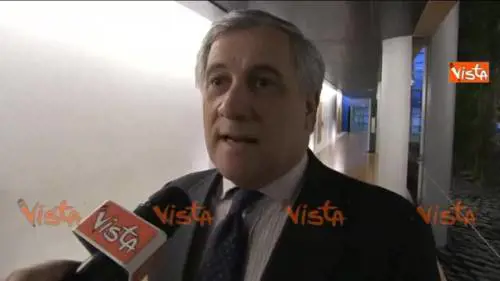 Ue, Tajani: politica Renzi sta isolando l'Italia in Europa 