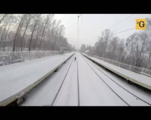 Esperimento sugli sci trainati da un treno