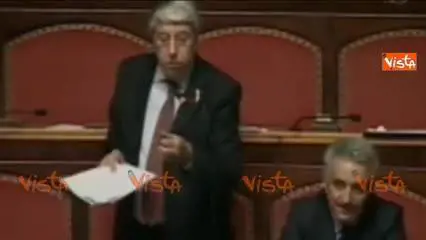 "Governo cialtrone". Giovanardi show al Senato