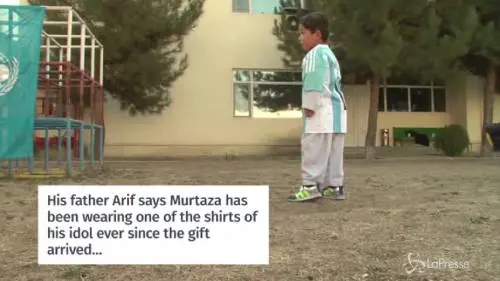Si avvera il sogno di Murtaza: Messi gli regala la sua maglia