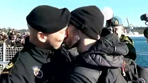 Il bacio gay che sconvolge il Canada