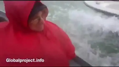 Idranti contro i manifestanti No Tav