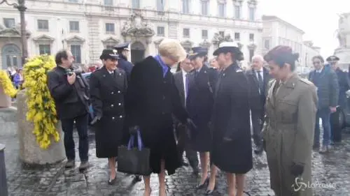 Pinotti, problemi di tacco con i sanpietrini
