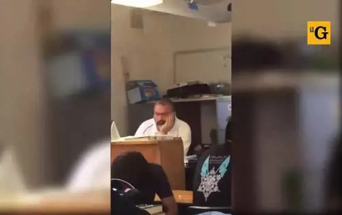 Se il prof. cerca lingerie online davanti alla classe 