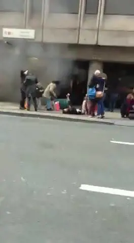 Panico dopo l'esplosione nella stazione di Maelbeek