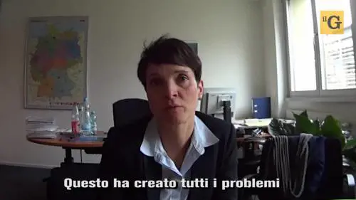 Frauke Petry: "Costruiamo campi fuori dall'Europa per selezionare i migranti"