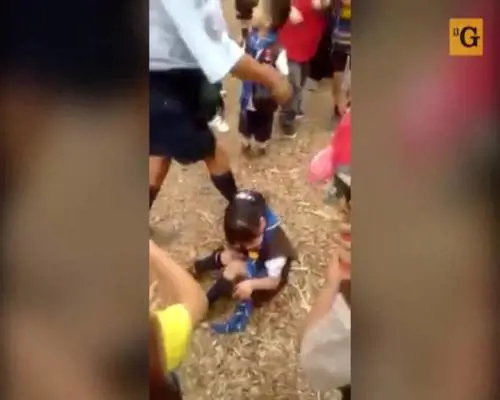 Iniziazione crudele ai danni di una bimba scout