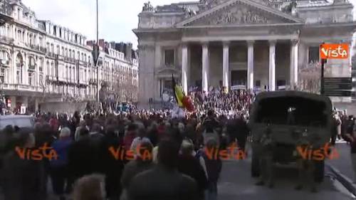 Bruxelles, migliaia di persone alla marcia contro il terrorismo