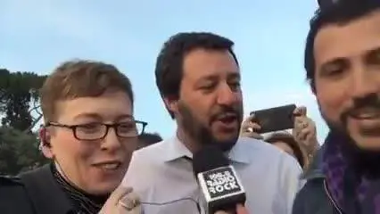 Salvini e la Pivetti cantano Mila e Shiro