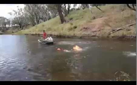 L'acqua prende fuoco. È colpa dell'inquinamento