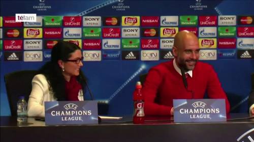 Pep Guardiola alla traduttrice: "Vuoi che mi traduca da solo?"
