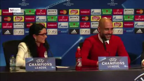 Pep Guardiola alla traduttrice: "Vuoi che mi traduca da solo?"