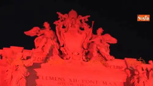 Fontana di Trevi rossa per i martiri cristiani