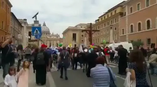 Canti e balli per dire no all'aborto
